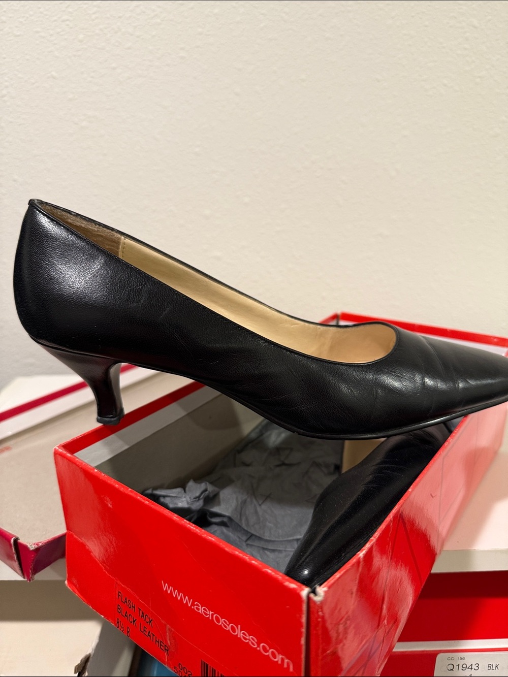 AEROSOLES Black Pointed Toe Low Heel Pumps